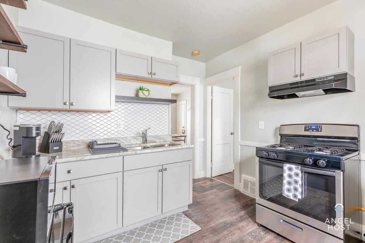 Newly Remodeled Apt, South Hills Old Brooklyn Area 클리블랜드 외부 사진